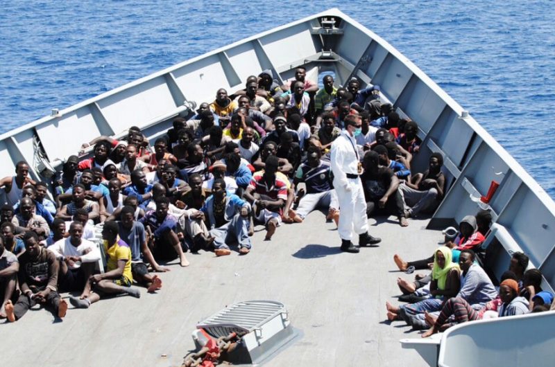 La fragata "Canarias" rescata 1.600 migrantes.